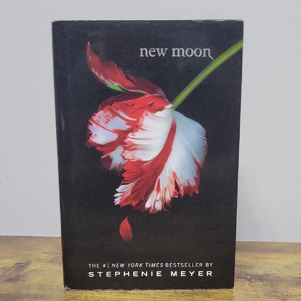 New Moon - Book 2 of The Twilight Saga - Hardcover Book - First Edition